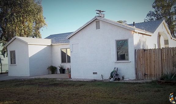2nd image of 1027 Sandalwood Dr