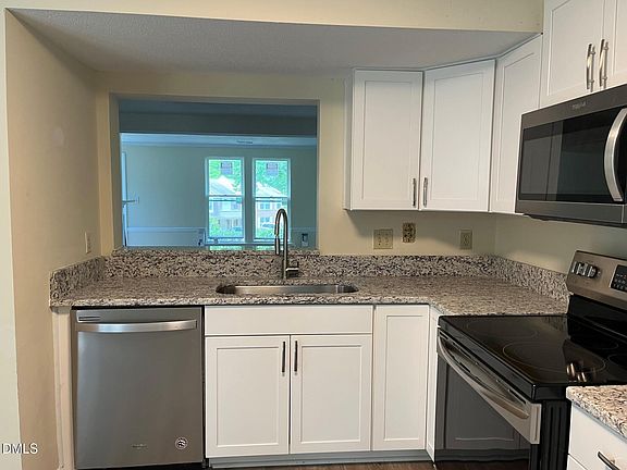 5th image of 1829 Fox Sterling Dr