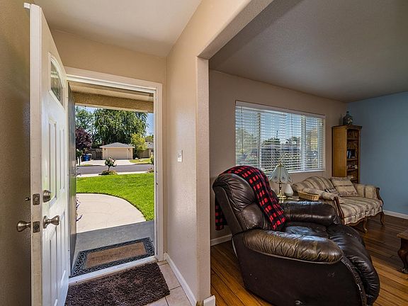 3rd image of 324 E Encore Dr