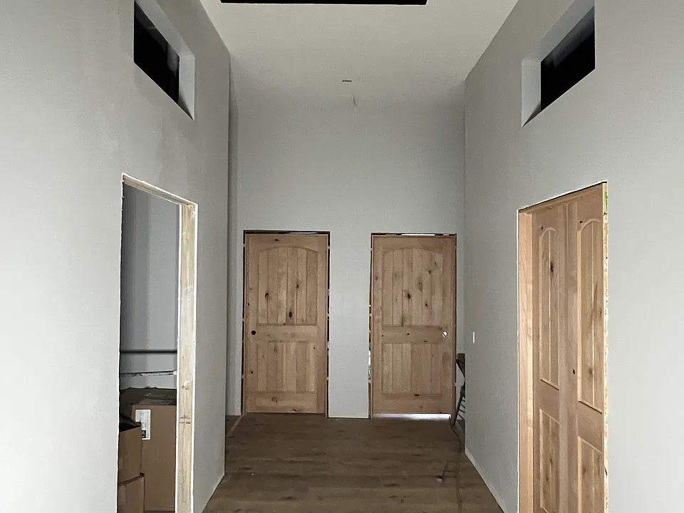 Building Photo 4