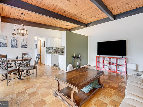 4th image of 4325 Americana Dr APT 201