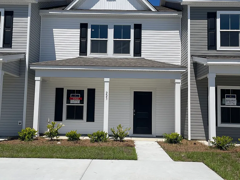 223 Harding Ln — Photo 4