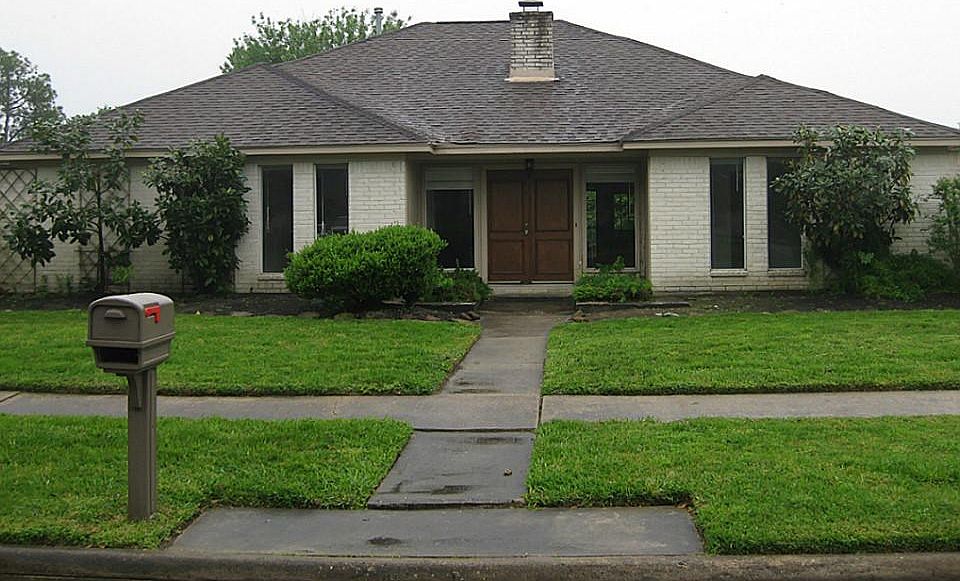 Large 4 Bedroom 2.5 Bath home with formal dining, fireplace and spacious kitchen.