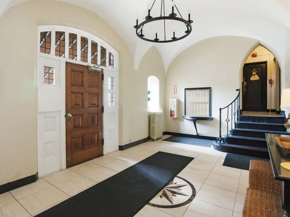 26 Pondfield Rd W #4F, Bronxville, NY 10708