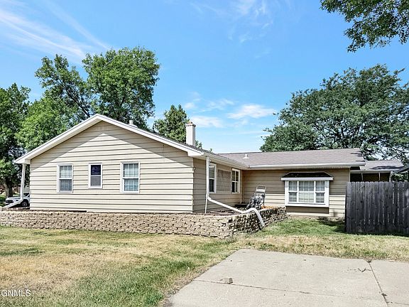2nd image of 286 5th Ave S