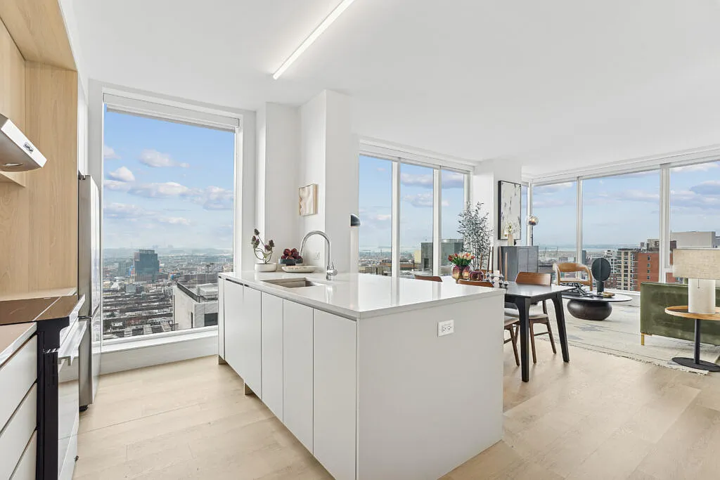 17 Hanover Place — Photo 2