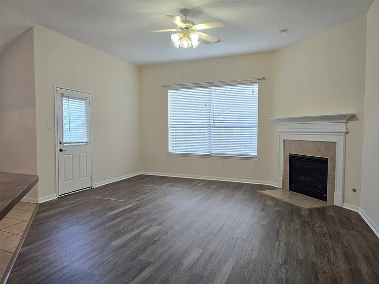 2706 Courtyard Ln — Photo 5