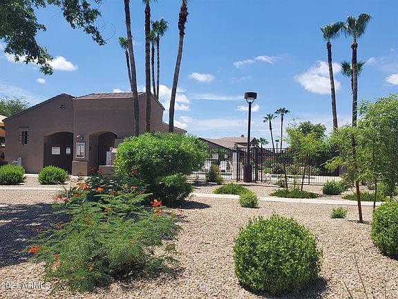 4th image of 3132 E Buena Vista Dr