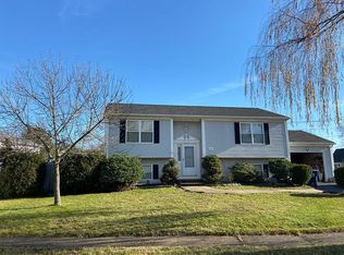 82 Wild Flower Cir, Warwick, RI 02889