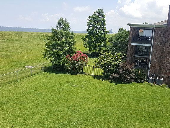 2nd image of 5917 Cleveland Pl