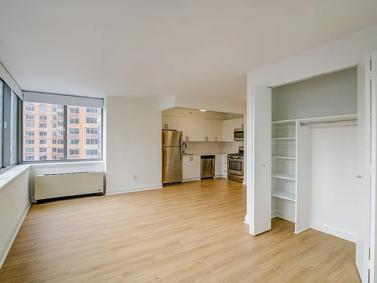 800 6th Ave #21A — Photo 8