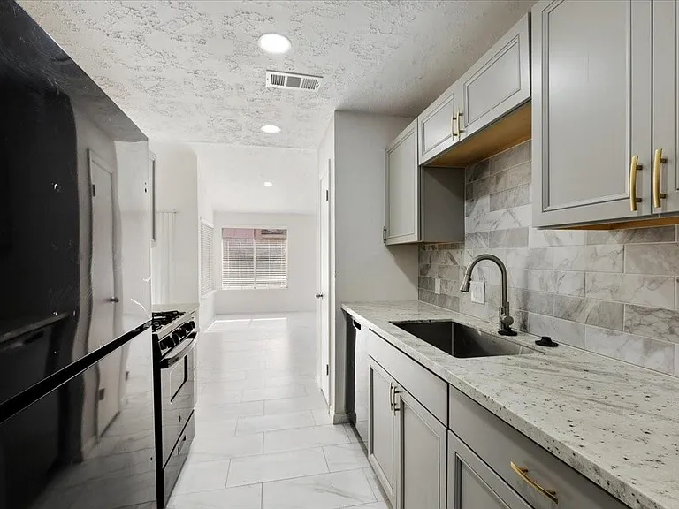 14818 Gladewick Dr — Photo 7