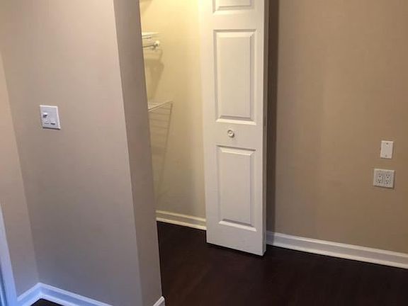5th image of 3852 N Hermitage Ave #3