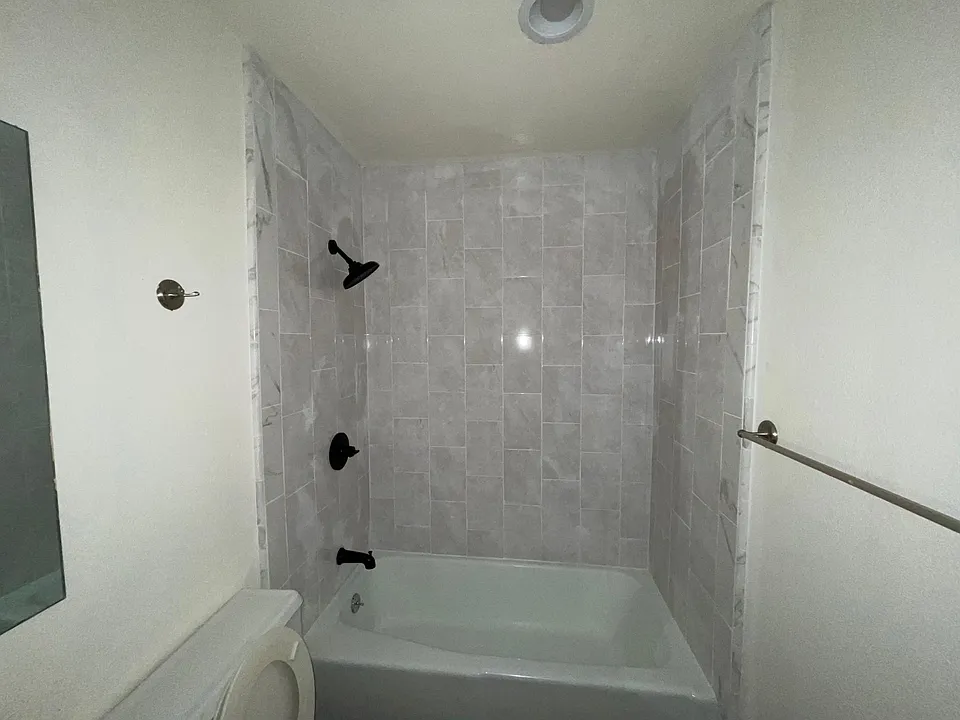 2nd Floor Full Bath