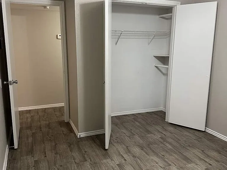 Fairway Square Apartments — Photo 39