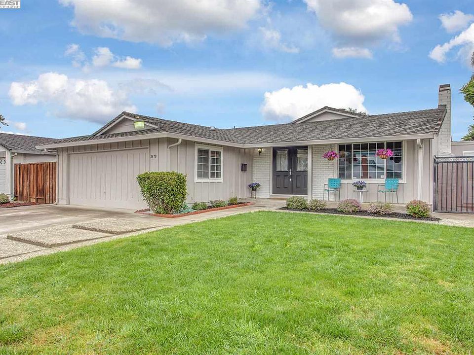 1st image of 2479 Ascot Way