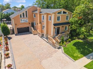 35 Franklin St, East Rockaway, NY 11518