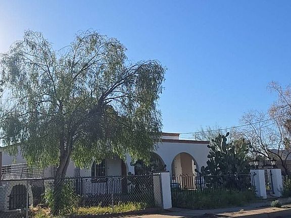 3rd image of 3731 S Lundy Ave