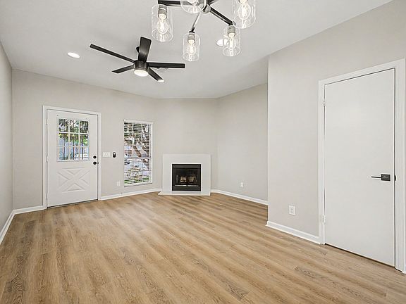 3rd image of 1601 N Saba St