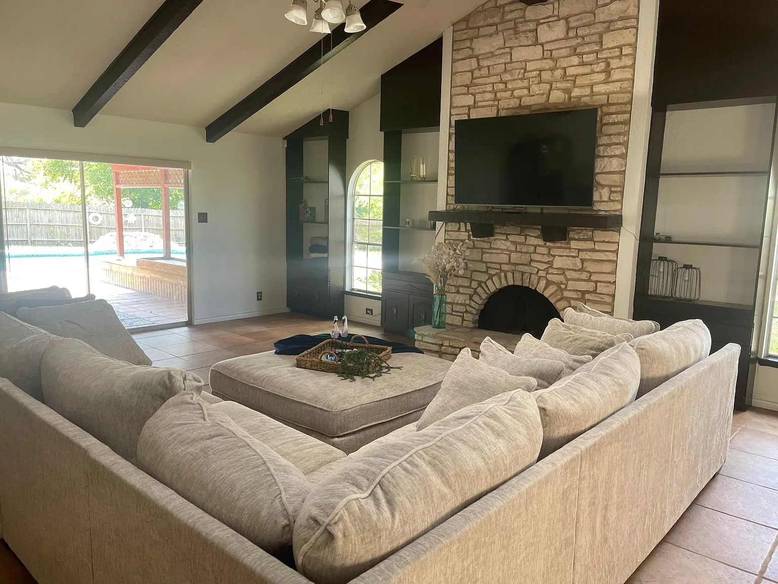 5 bed, 3061 sqft, $2,995 — Photo 3