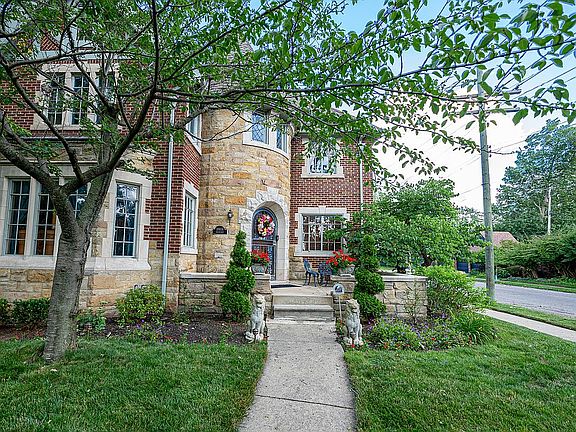4th image of 18904 Birchcrest Dr