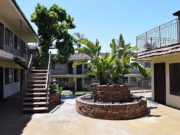 4th image of 3601 Rosecrans Ave #6