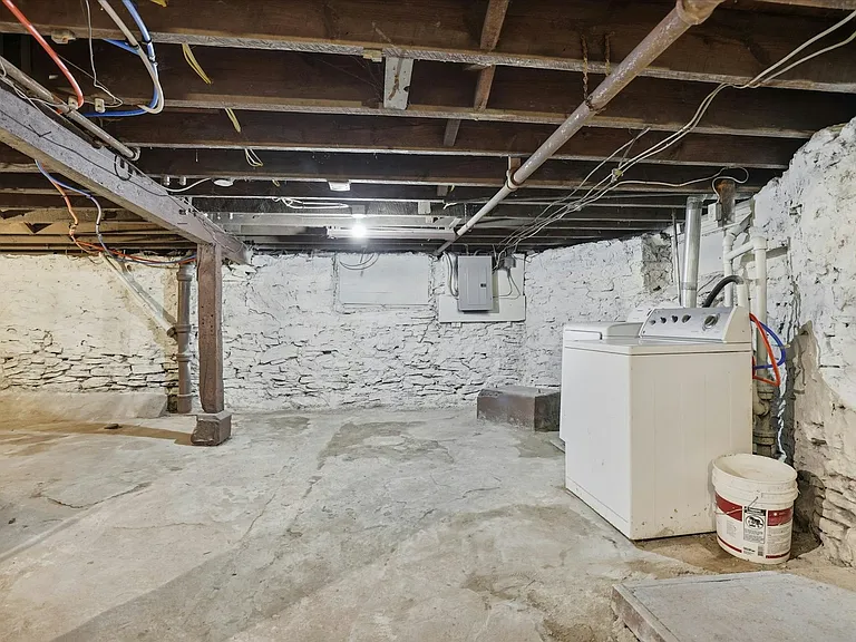 940 Monroe Ave — Photo 23