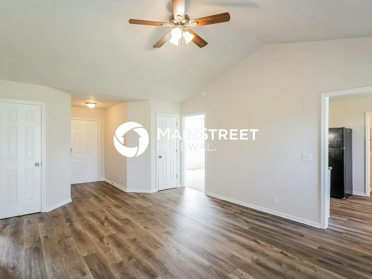 1737 Heritage Glen Dr — Photo 3