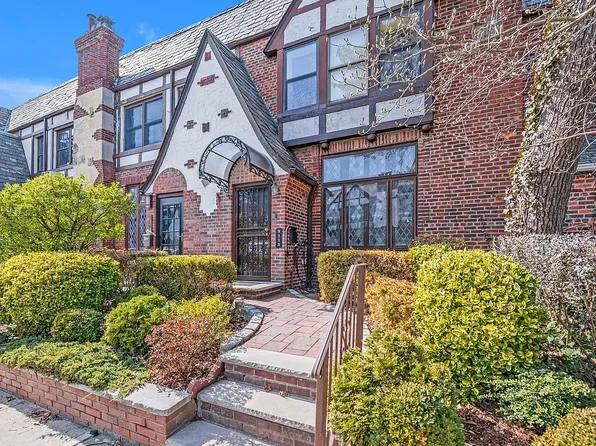 9113 68th Ave, Forest Hills, NY 11375