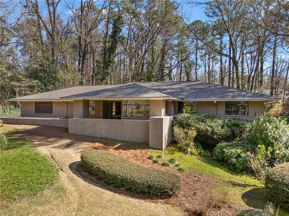 374 Londonberry Rd NW, Sandy Springs, GA 30327