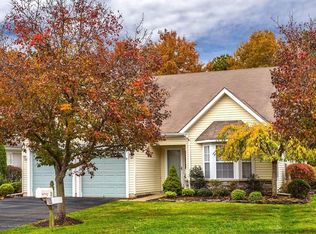 28 Schoolhouse Ln, Lakewood, NJ 08701