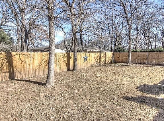 3rd image of 116 Camelot Dr