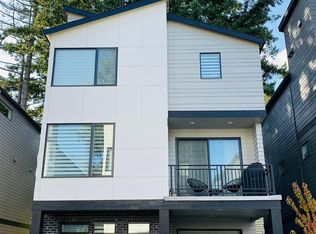 10407 SW 46th Pl, Portland, OR 97219