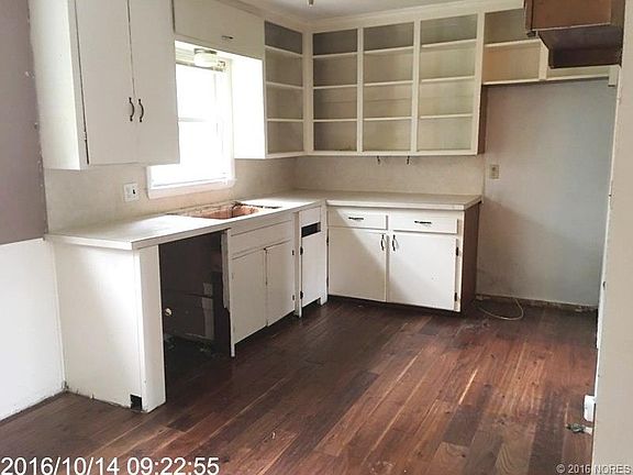 4th image of 1403 N 76th Ave E