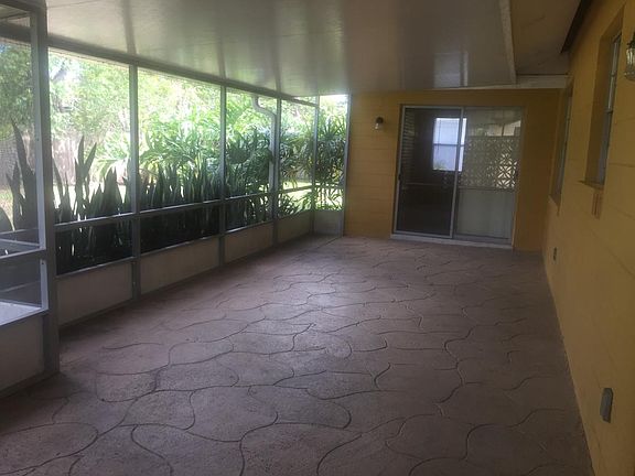 4th image of 410 Saint Dunstan Way