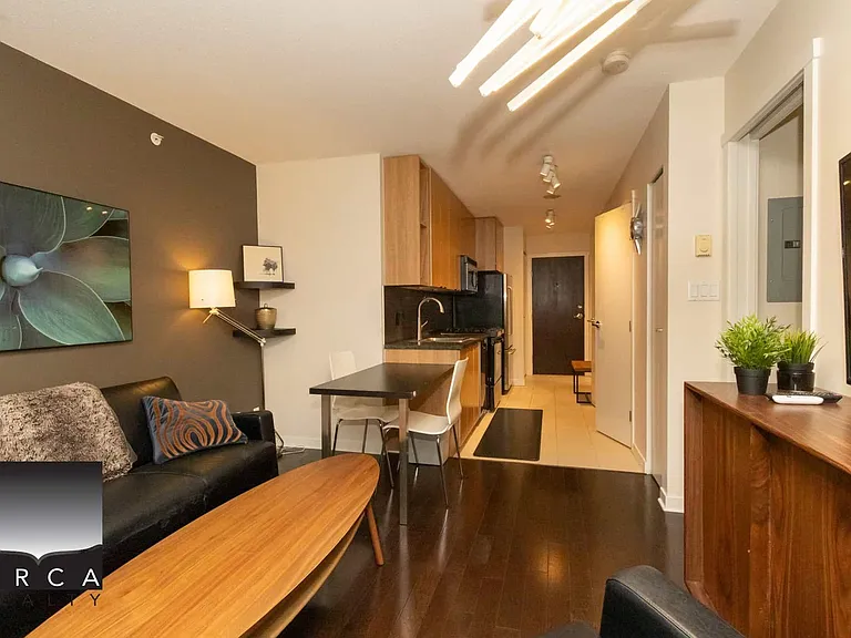 1010 Richard St #403 — Photo 12