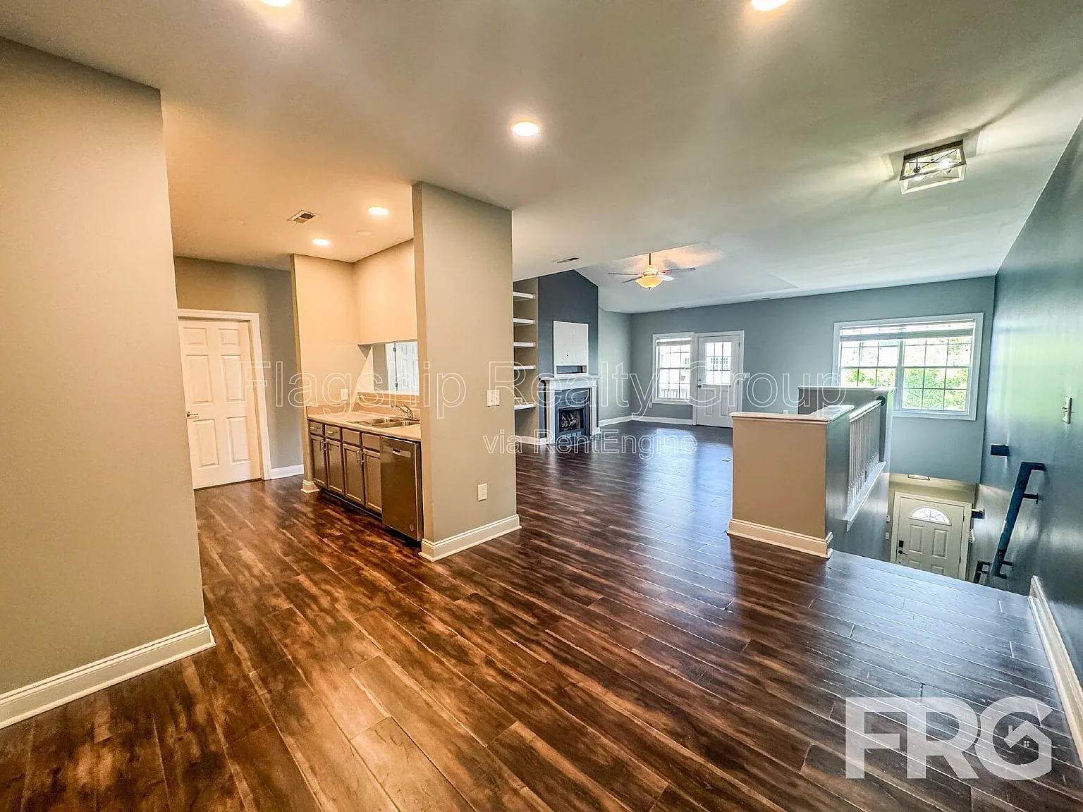 3 bed, 2.0 bath, 1921 sqft, $1,795 — Photo 4