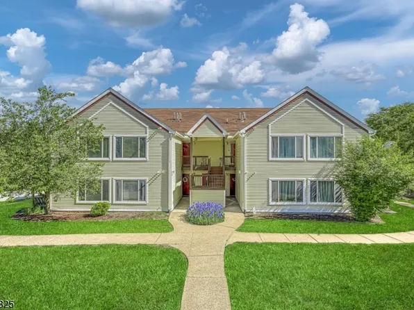 158 Falcon Ridge Way BLDG 15 #158, Hamburg Boro, NJ 07419