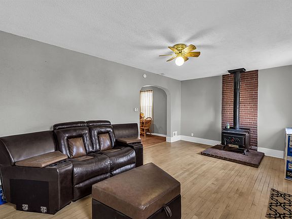 3rd image of 112 L St