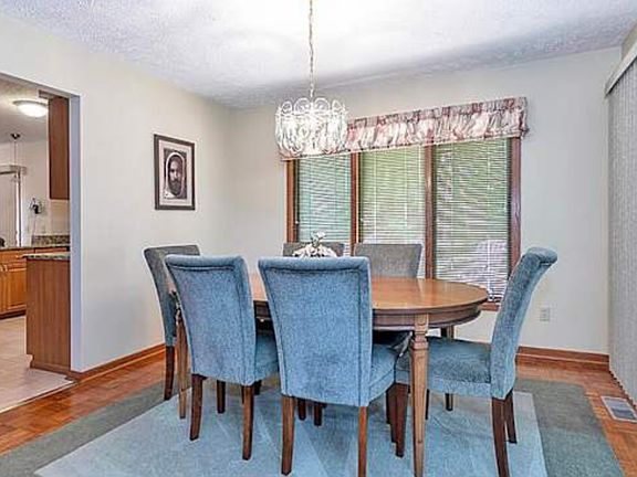 3rd image of 5283 Bear Lake Dr