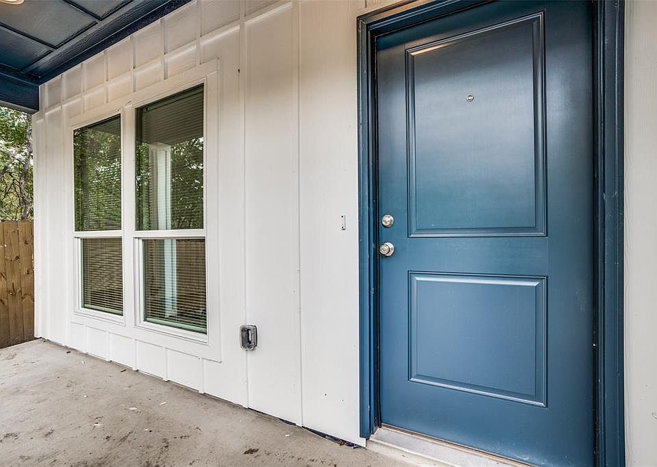 1st image of 2189 Echo Lake Dr