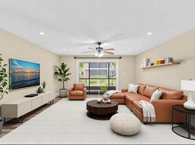 612 Gardens Dr, Pompano Beach, FL