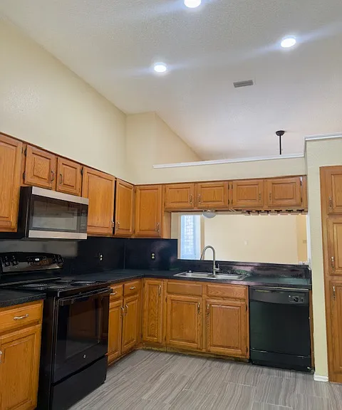 624 Beatty Dr — Photo 13