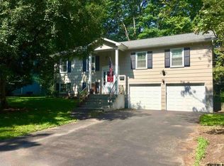 22 McKinley Dr, Delmar, NY 12054