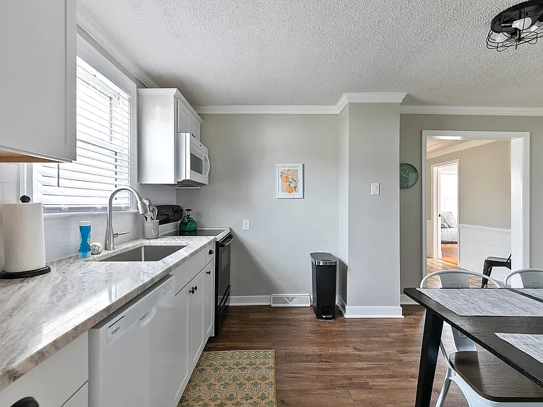 304 Sunset Cir — Photo 16