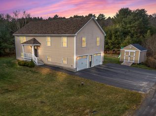 25 Labrador Ln, Freeport, ME 04032