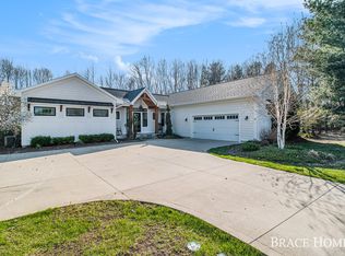 15058 Copper Ct, Grand Haven, MI 49417