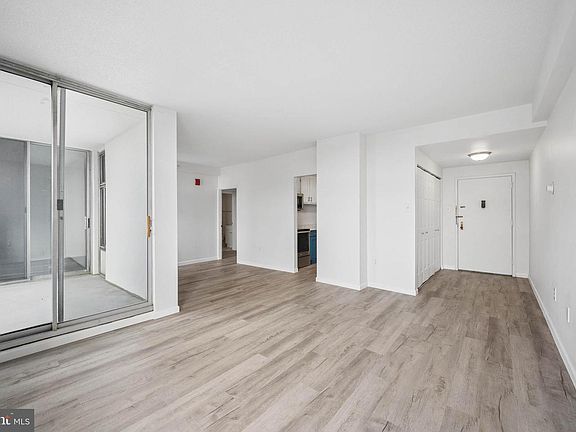 5th image of 28 Allegheny Ave APT 903