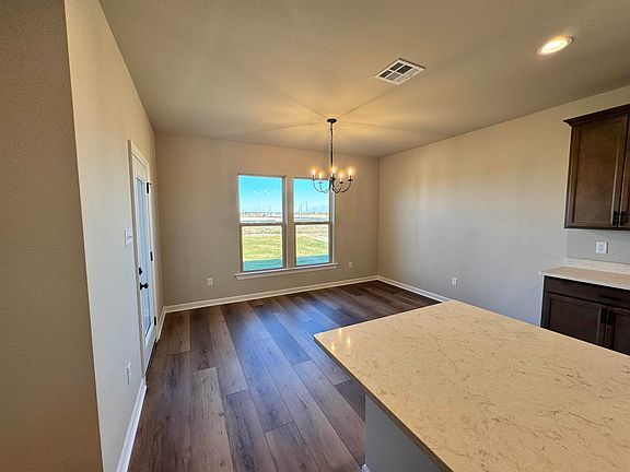 4th image of 1492 Hamlet Ln