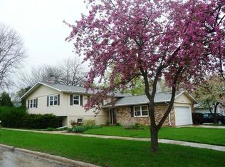 646 Greenfield St NE, Cedar Rapids, IA 52402